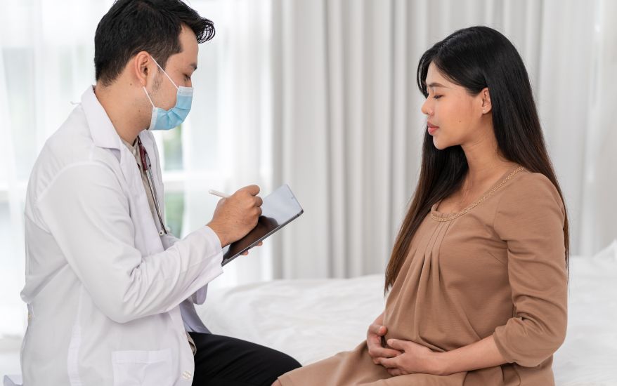 pregnant woman visit gynecologist doctor for Ovarian Cyst Treatment